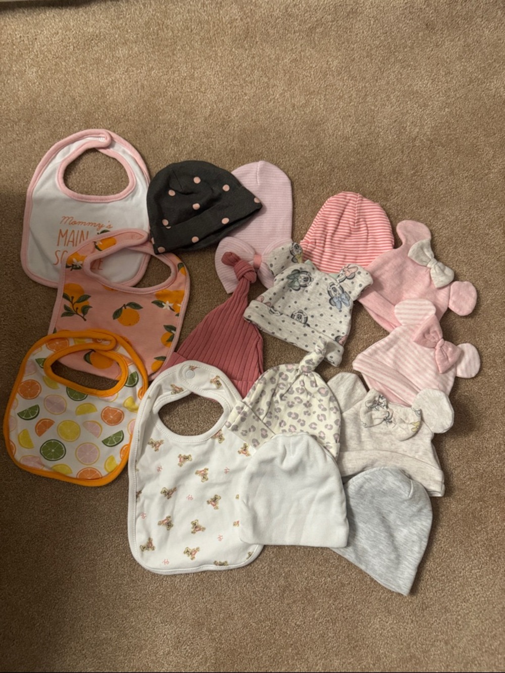 ⭐️ Bundle ⭐️ baby hats & bibs